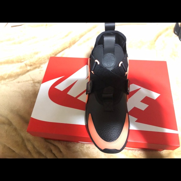 Nike - Picture 3 of 3